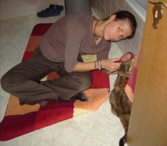 Sandra brushing Lucy